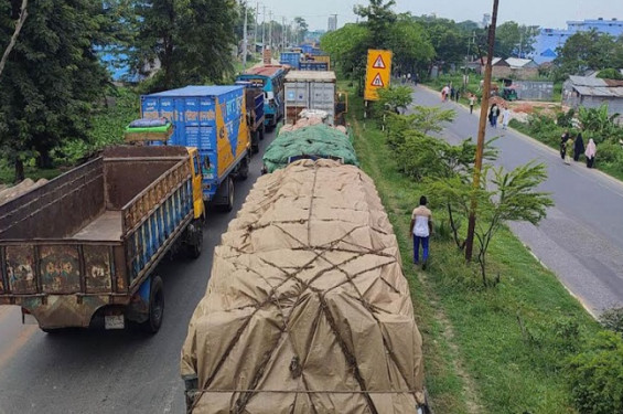 ঢাকা-চট্টগ্রাম মহাসড়কে   যান চলাচল স্বাভাবিক