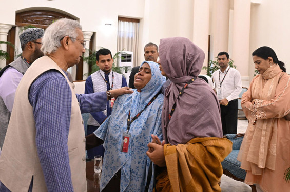 হাদির পরিবারের সঙ্গে প্রধান উপদেষ্টার সাক্ষাৎ
