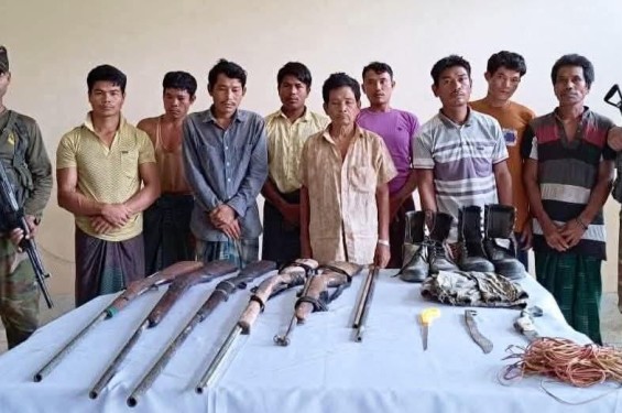 লামায় চাঁদাবাজি ও অপহরণের সাথে জড়িত ৯ জনকে অস্ত্র সহ আটক