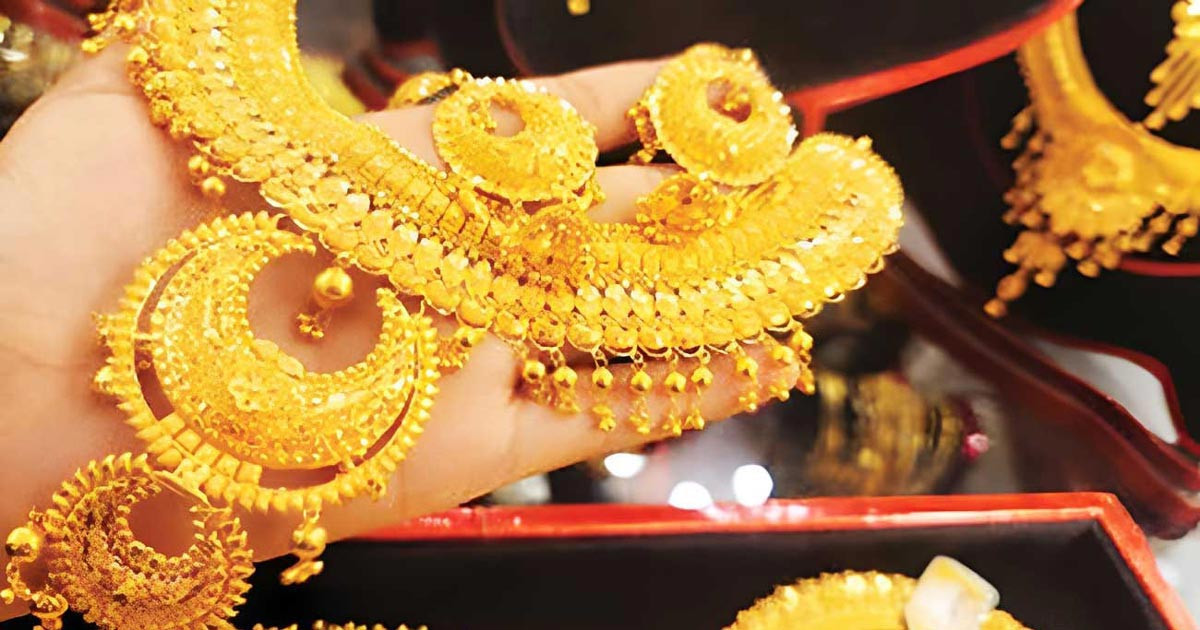 সোনার দাম ভরিতে কমলো সাড়ে ৫ হাজার