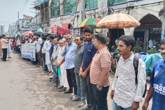 জয়পুরহাটে সাংবাদিক তুহিন হত্যার প্রতিবাদে মানববন্ধন