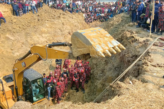 ৪২ ফুট খুঁড়েও সন্ধান মেলেনি শিশুটির