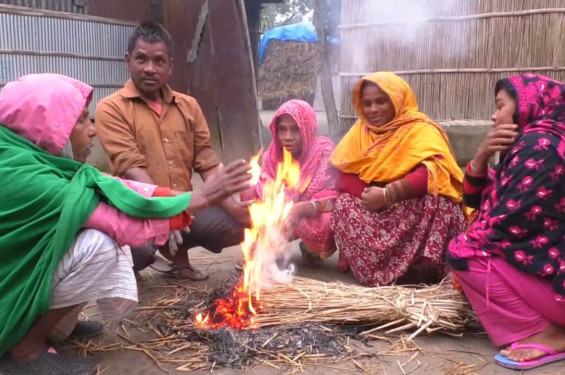 শৈত্যপ্রবাহে কাঁপছে ৪৪ জেলা