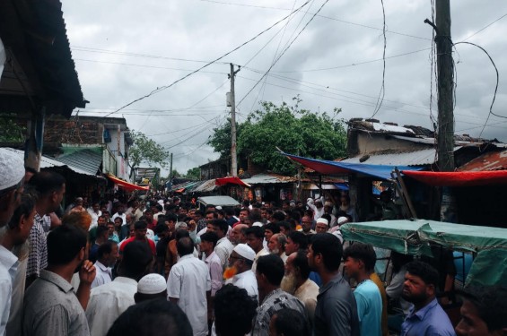 বাঁশখালীতে চেয়ারম্যান পদ নিয়ে দুই গ্রুপ মুখোমুখি, উত্তেজনা