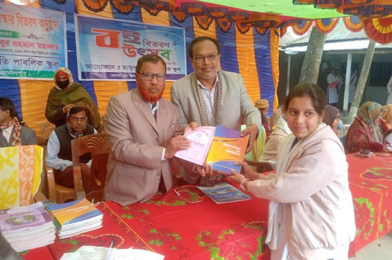 জামালপুরে মামুন স্মৃতি পাবলিক স্কুলে বই উৎসব ও ফল প্রকাশ
