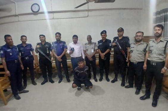 নোয়াখালীতে যাত্রীবাহী বাসের সুপারভাইজারকে ৫০০পিস ইয়াবাসহ গ্রেপ্তার