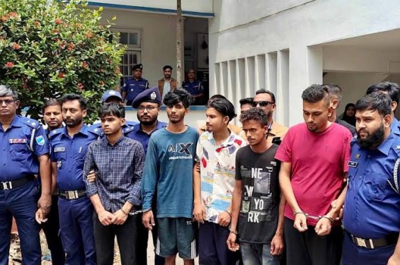 গার্ডকে মারতে এসে আইনজীবীকে নির্মমভাবে হত্যা, ৫ জন গ্রেফতার