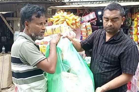 বোয়ালমারীতে মানবতার হাত বাড়িয়ে দিলেন সুমন রাফি