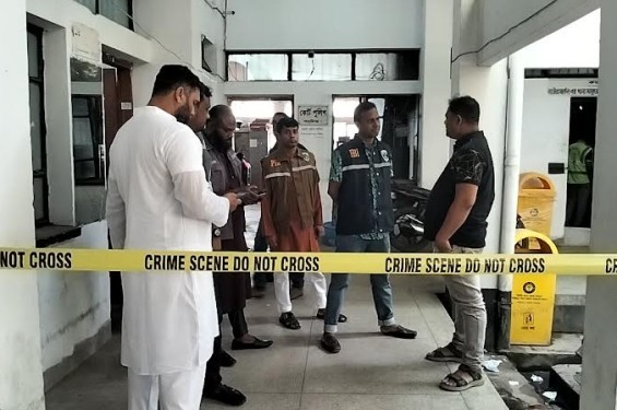 নাটোর মালখানার জানালার গ্রিল কেটে চুল পরিমাণ টাকা স্বর্ণালংকার চুরি