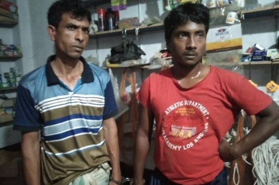 মান্দায় ২ মাদক সেবীকে আটক করে পুলিশে দিল স্হানীয় জনতা