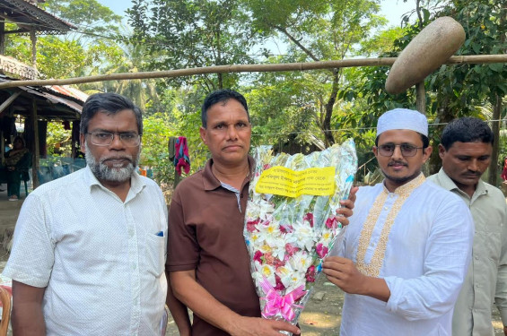 দেড় যুগ পর কারামুক্ত মনজুরুল, ফুল ও মিষ্টিতে শুভেচ্ছা জানালেন ড. শফিকুল ইসলাম মাসুদ