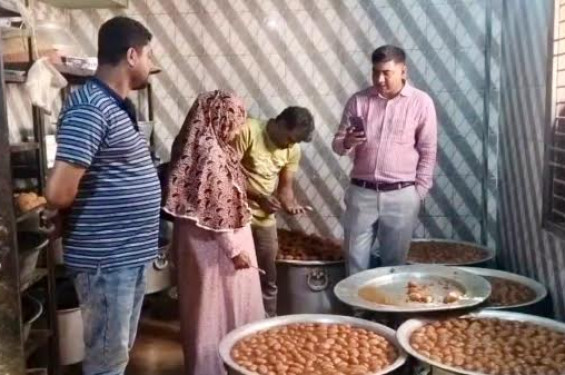 দইয়ে পচন, মিষ্টির কড়াইয়ে টিকটিকির মল: টাঙ্গাইলের 'গৌর ঘোষ দধি ও মিষ্টান্ন ভান্ডার'কে ১ লাখ টাকা জরিমানা