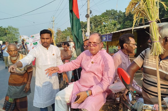 নড়াইল-২ আসনে ধানের শীষের মনোনয়ন প্রত্যাশী ফরিদুজ্জামান ফরহাদের ব্যতিক্রমী ভ্যানযোগে গণসংযোগ