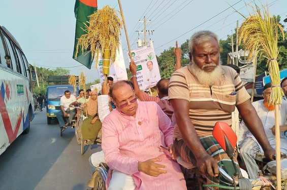 নড়াইল-২ আসনে ধানের শীষের মনোনয়ন প্রত্যাশী ফরিদুজ্জামান ফরহাদের ব্যতিক্রমী ভ্যানযোগে গণসংযোগ
