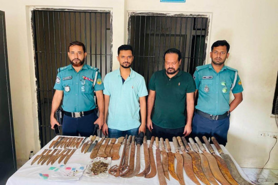 গাজীপুরে যৌথ বাহিনীর অভিযানে দেশীয় অস্ত্র ও গাঁজাসহ বিএনপি নেতার ভাই-ভাতিজা আটক