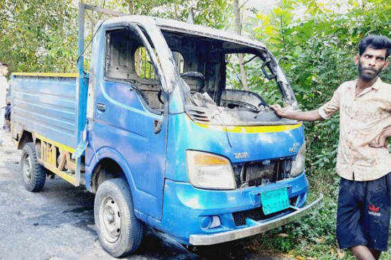 সিলেটে বিক্ষিপ্ত পিকেটিং: গাড়ি ভাঙচুর