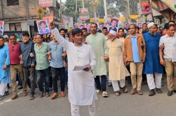 টাঙ্গাইলে বিএনপি'র ৩১ দফা বাস্তবায়নে ফরহাদ ইকবালের লিফলেট বিতরণ