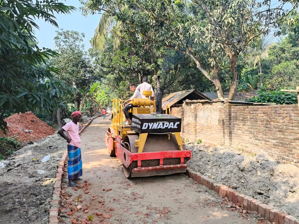 কালীগঞ্জে এলজিইডির ২ কোটি ৫০ লাখ টাকার সড়কের কাজে ব্যাপক অনিয়মে ক্ষুব্ধ এলাকাবাসী