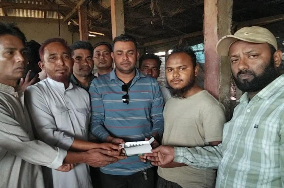 পঞ্চগড়ে নওশাদ জামিরের নির্দেশে খামারিদের ভ্যাকসিন ও ওষুধ প্রদান