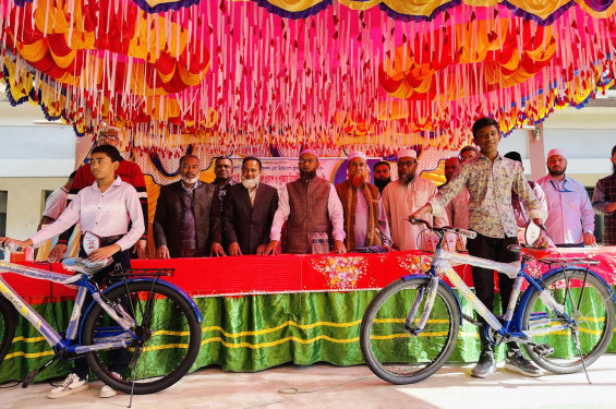 রাণীনগরে মেধা যাচাই পরীক্ষায় বাইসাইকেল উপহার পেলেন দুই শিক্ষার্থী