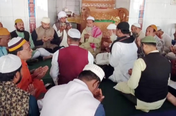 নড়াইলে বিএনপির চেয়ারপারসন খালেদা জিয়ার সুস্থতা কামনায় দোয়া মাহফিল অনুষ্ঠিত