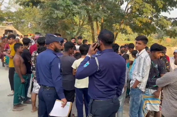 শখের বসে ভাইয়ের অটোরিকশা নিয়ে বের হয়ে দূবৃত্তের হাতে প্রাণ গেল কিশোর শাহাদাতের