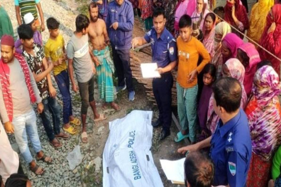 বেনাপোল-ঢাকা রূপসী বাংলা ট্রেনে কাটা পড়ে যুবকের মৃত্যু