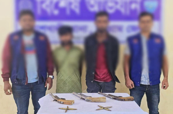 বাঁশখালীতে আবারও ৩টি আগ্নেয়াস্ত্রসহ দুইজন গ্রেপ্তার, গুলি উদ্ধার, টেম্পো জব্দ
