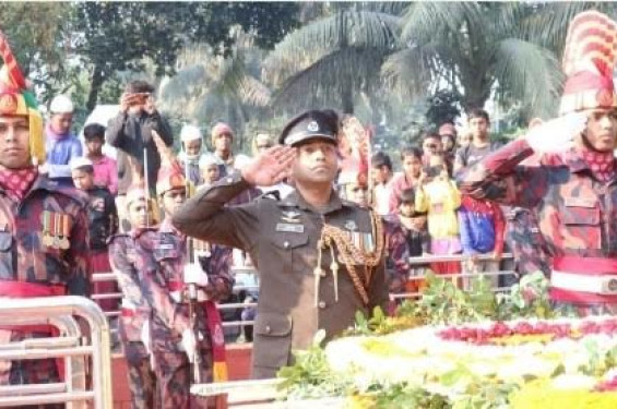 শার্শায় বীরশ্রেষ্ঠ ল্যান্স নায়েক নূর মোহাম্মদ শেখের সমাধিস্থলে রাষ্ট্রীয় গার্ড অব অনার প্রদান