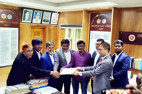নড়াইল-১ আসনে বিএনপির প্রার্থী জাহাঙ্গীর আলমের পক্ষে মনোনয়নপত্র সংগ্রহ