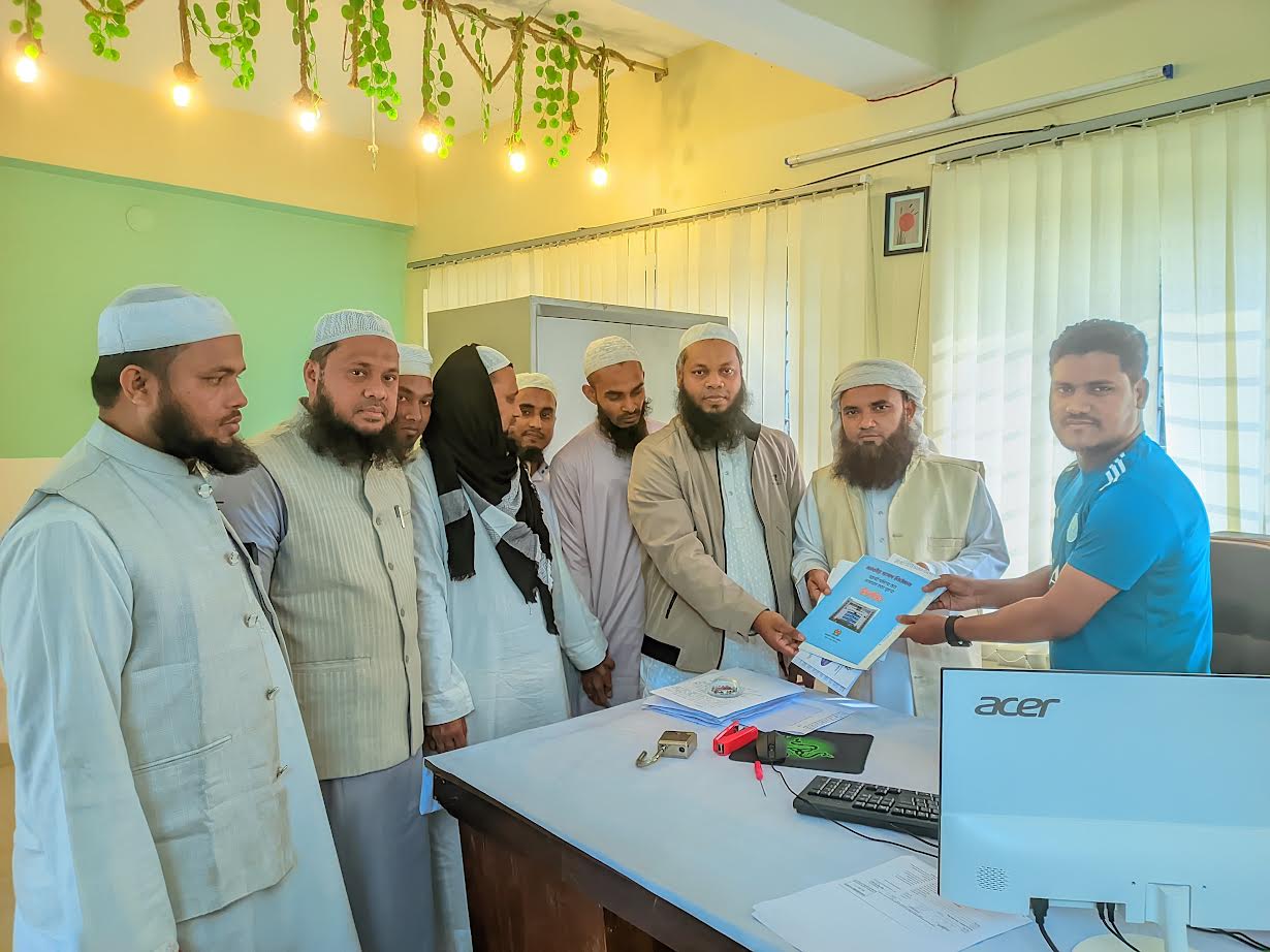 বাঁশখালীতে মনোনয়নপত্র নিলেন ইসলামী আন্দোলনের প্রার্থী রুহুল্লাহ তালুকদার