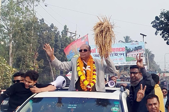 নড়াইলে বিএনপি প্রার্থী ড. ফরহাদকে গণসংবর্ধনা, রাজপথে নেতাকর্মীদের ঢল