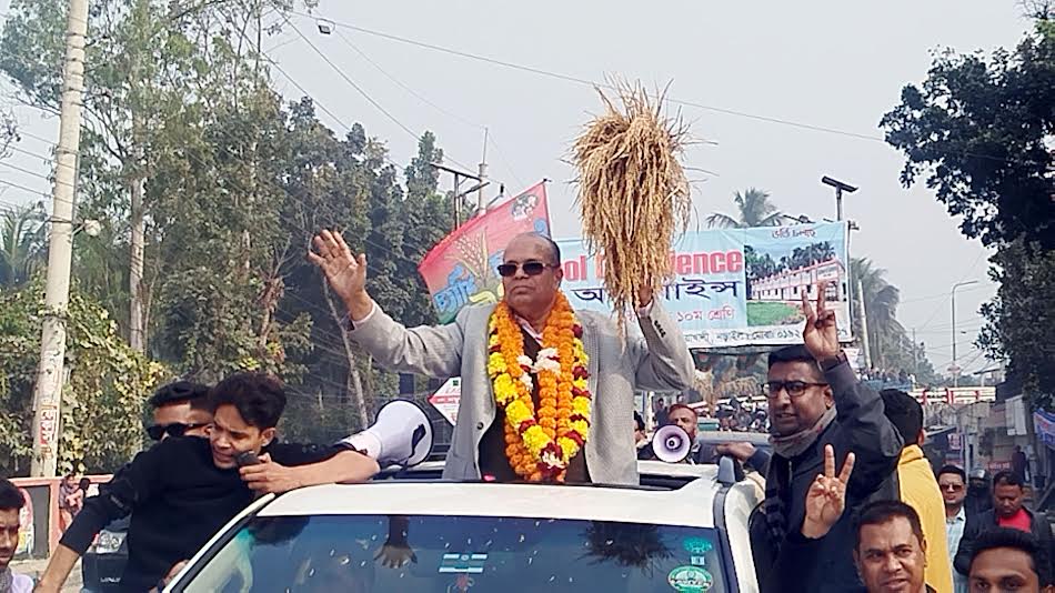 নড়াইলে বিএনপি প্রার্থী ড. ফরহাদকে গণসংবর্ধনা, রাজপথে নেতাকর্মীদের ঢল