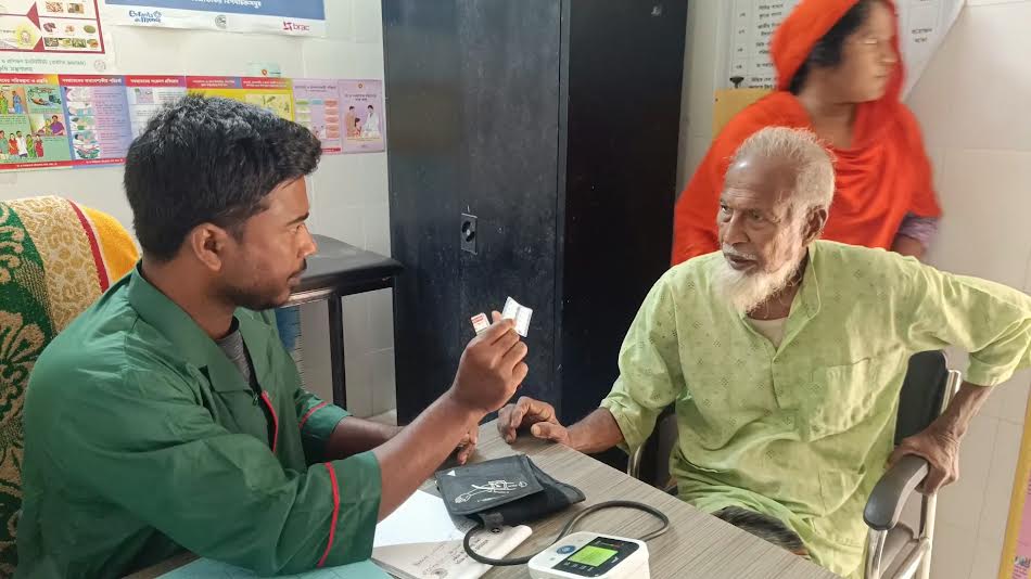 ঝিনাইদহে ১৮৭ কমিউনিটি ক্লিনিকে ওষুধ সংকট, ফিরছেন রোগীরা