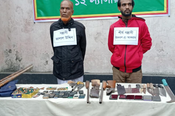 রায়পুরায় যৌথ বাহিনীর কম্বিং অপারেশন: অস্ত্রসহ দুই শীর্ষ সন্ত্রাসী আটক