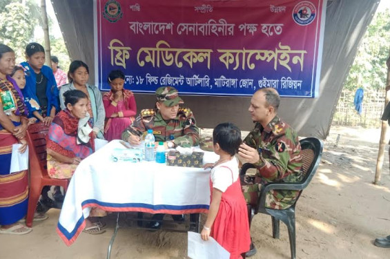 মাটিরাঙায় দুই শতাধিক মানুষের মাঝে সেনাবাহিনীর বিনামূল্যে চিকিৎসাসেবা