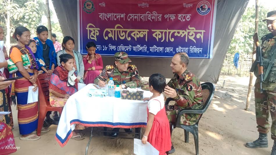 মাটিরাঙায় দুই শতাধিক মানুষের মাঝে সেনাবাহিনীর বিনামূল্যে চিকিৎসাসেবা