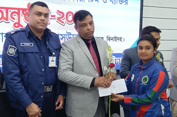 ঝিনাইদহে ৪০ নারী খেলোয়াড় ও সংগঠককে সংবর্ধনা