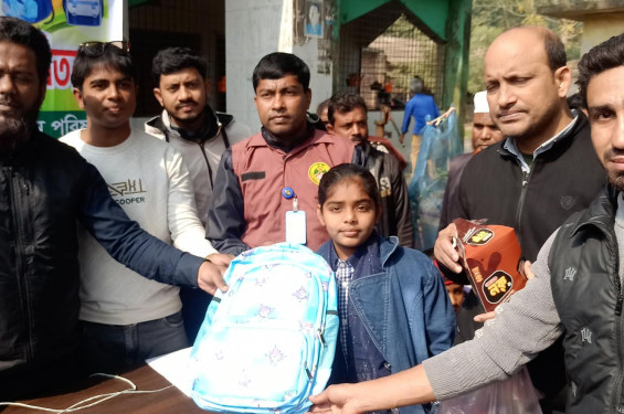 ঝিনাইদহে ১০ শিক্ষাপ্রতিষ্ঠানে ক্রীড়া ও শিক্ষা উপকরণ বিতরণ