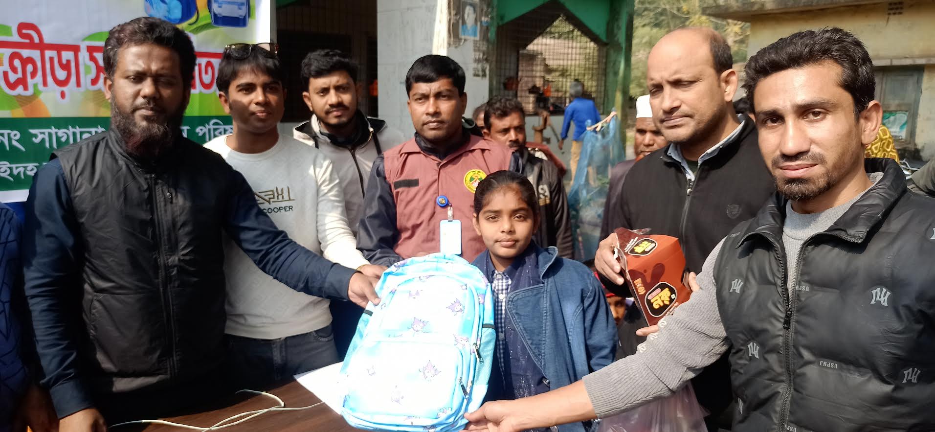 ঝিনাইদহে ১০ শিক্ষাপ্রতিষ্ঠানে ক্রীড়া ও শিক্ষা উপকরণ বিতরণ