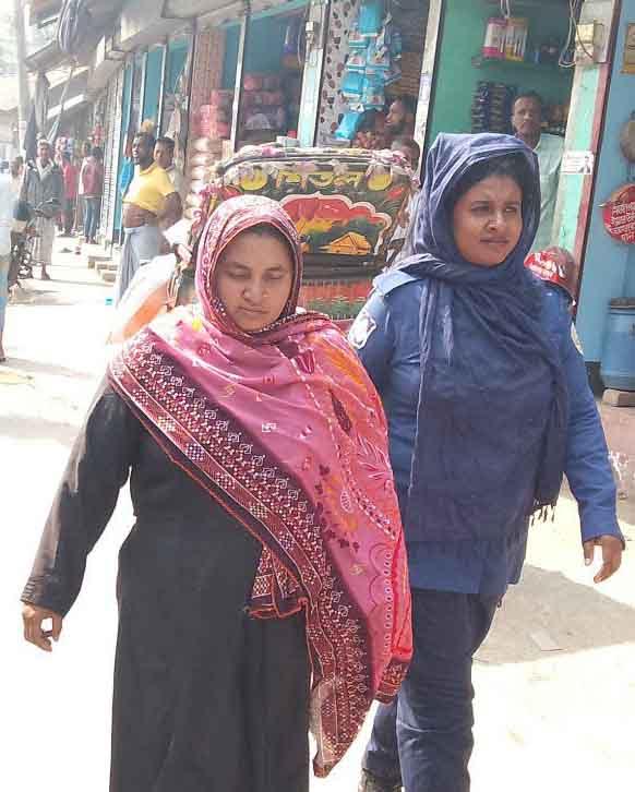 বামনায় যৌথবাহিনীর অভিযানে মাদকসহ নারী কারবারি আটক