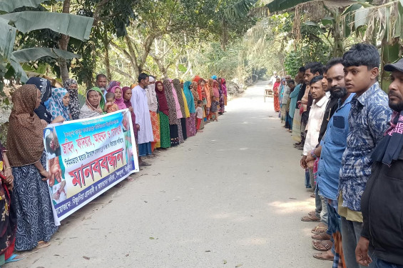 শৈলকুপায় হামলার প্রতিবাদে মানববন্ধন, দ্রুত গ্রেফতারের দাবি