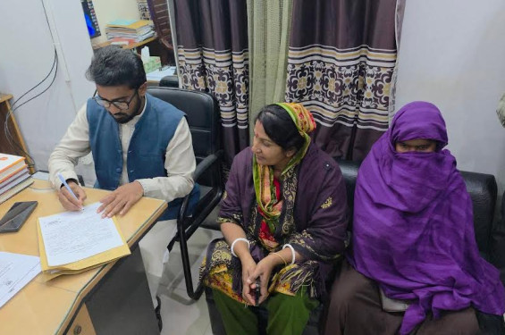 পোস্টার ছেঁড়ার দায়ে আটক তিন কিশোরকে মুক্ত করলেন রাশেদ খাঁন