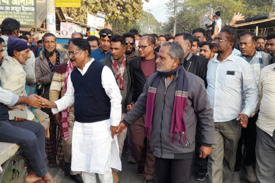 কালীগঞ্জে স্বতন্ত্র প্রার্থীর গণসংযোগ, সেনাক্যাম্প স্থাপনের দাবি