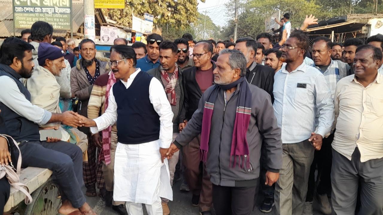 কালীগঞ্জে স্বতন্ত্র প্রার্থীর গণসংযোগ, সেনাক্যাম্প স্থাপনের দাবি