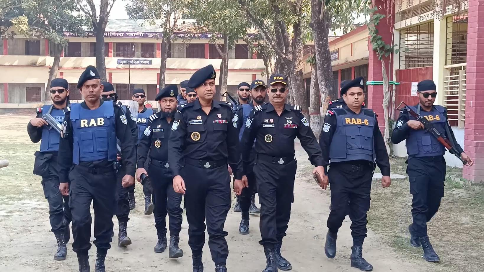 ঝিনাইদহে ২৩৭ কেন্দ্র ‘গুরুত্বপূর্ণ’, বিশৃঙ্খলা রুখতে র‌্যাবের হুঁশিয়ারি