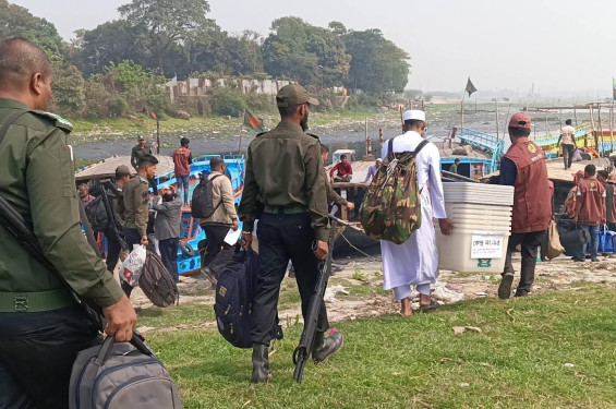 নরসিংদীর ৫ আসনে ৬৬৩ কেন্দ্রে যাচ্ছে নির্বাচনী সরঞ্জাম