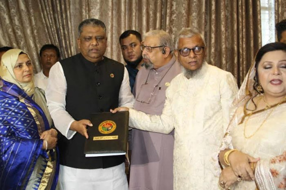 সিলেট সিটির দায়িত্ব নিলেন মেয়র আনোয়ারুজ্জামান চৌধুরী