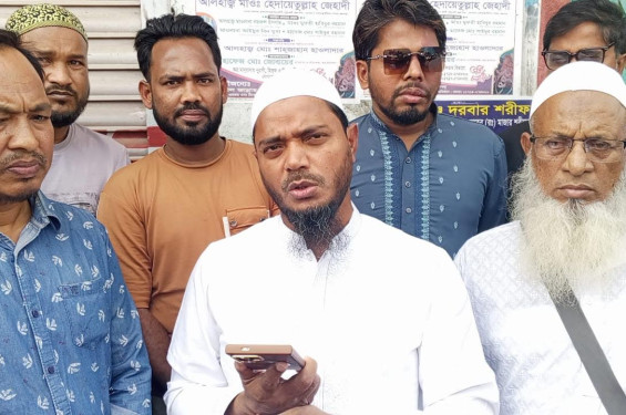 বাউফলে বালুর জাহাজে দাবীকৃত চাঁদার টাকা না পাওয়ায় হামলা ও থানায় অভিযোগ