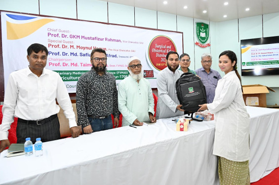 গাকৃবিতে ভেটেরিনারি শিক্ষার্থীদের মাঝে সার্জিক্যাল কিট বিতরণ